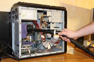 Zlecę serwis komputera stacjonarnego odkurzenie format dysków instalacja